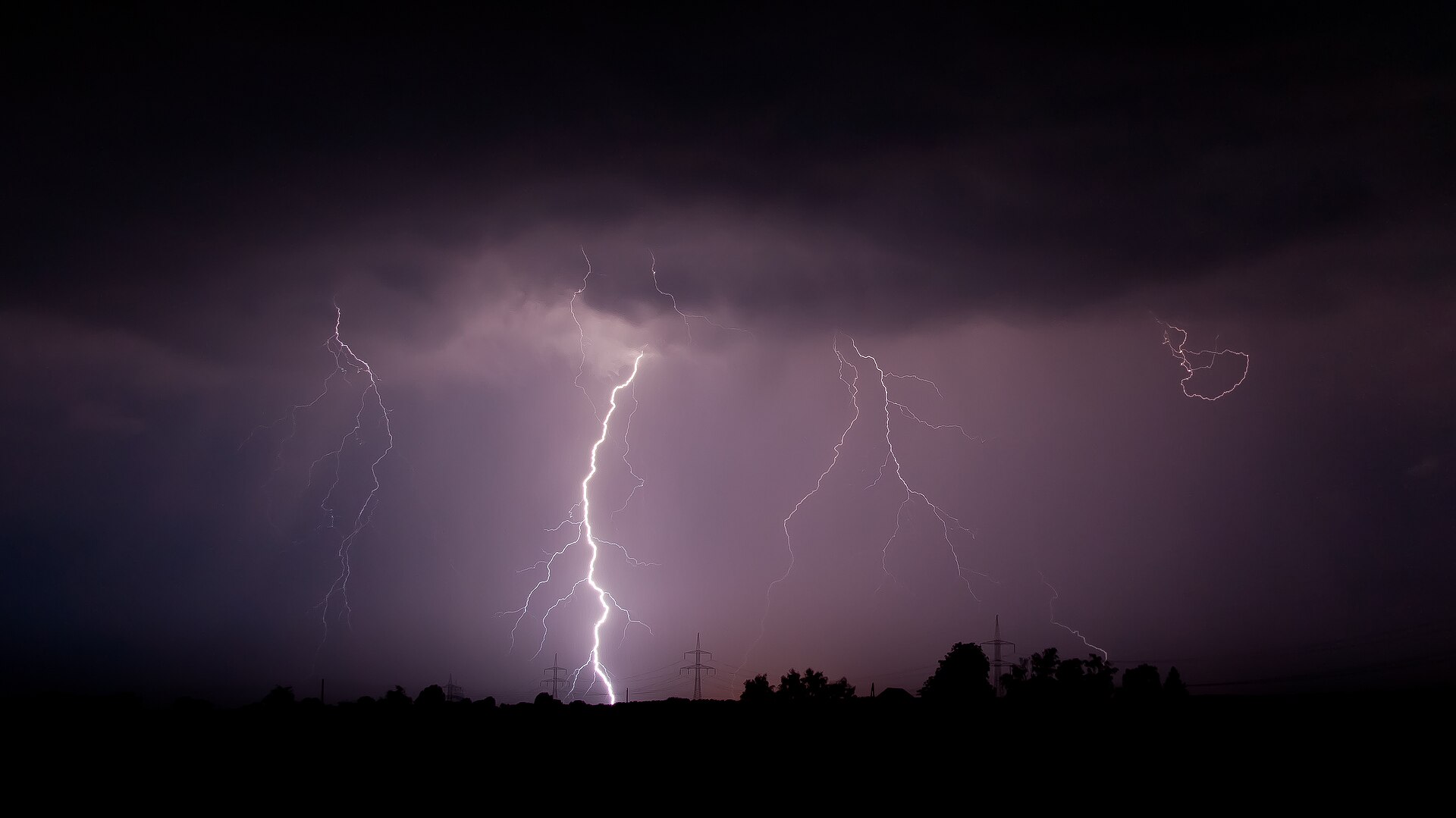 The Lightning That Lives Above the Clouds | Missed History