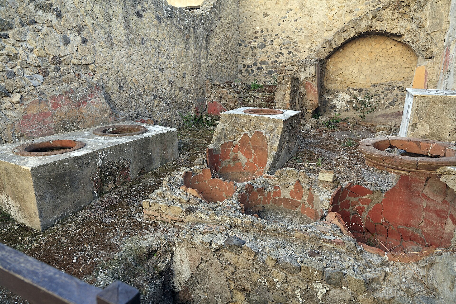 Thermopolia: The Ancient Roman Fast Food Restaurants That Fed a Million ...